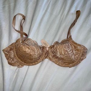 NWT VICTORIA’S SECRET Very Sexy Push-Up Without Padding 36B nude lace